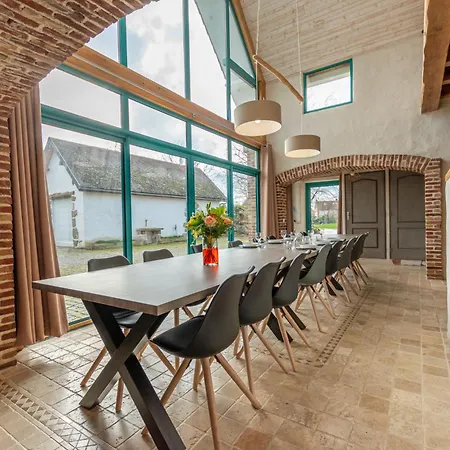 Aux Hirondelles Du Chene, Maison Ecureuil *