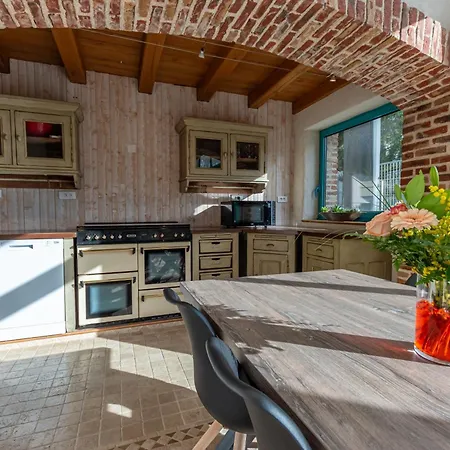 Aux Hirondelles Du Chêne, Maison Ecureuil