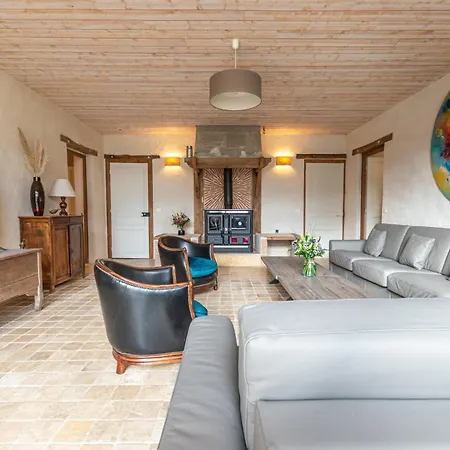 Aux Hirondelles Du Chêne, Maison Ecureuil Casa de Férias