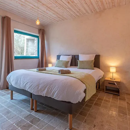 Aux Hirondelles Du Chêne, Maison Ecureuil *