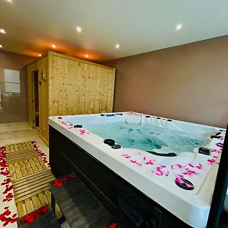 Aux Hirondelles Du Chêne, Maison Ecureuil Leuvrigny