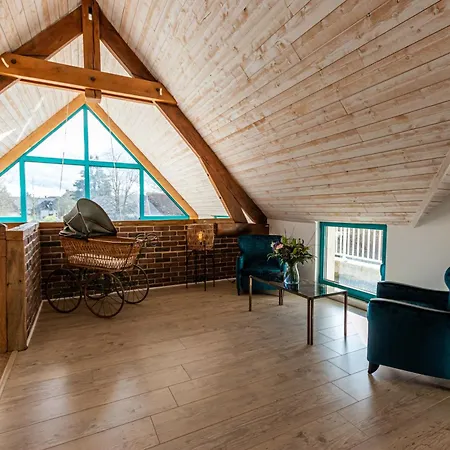 Aux Hirondelles Du Chêne, Maison Ecureuil Casa de Férias *