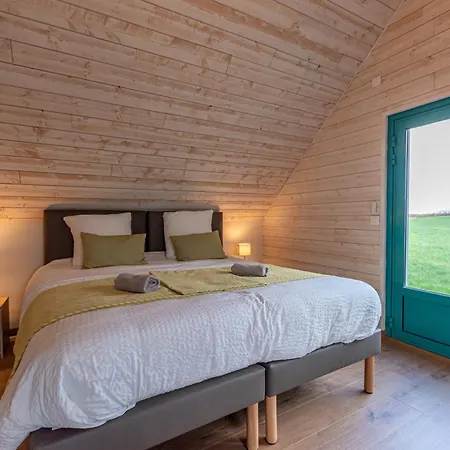 Aux Hirondelles Du Chêne, Maison Ecureuil